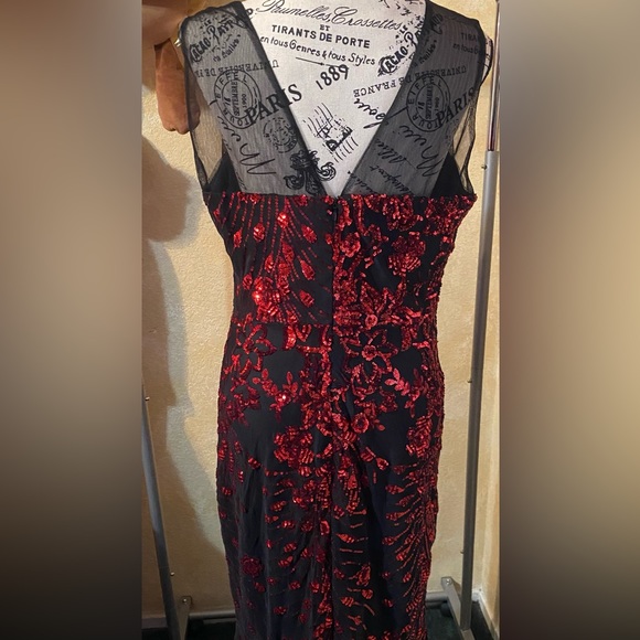 Elegant dress - Picture 5 of 5